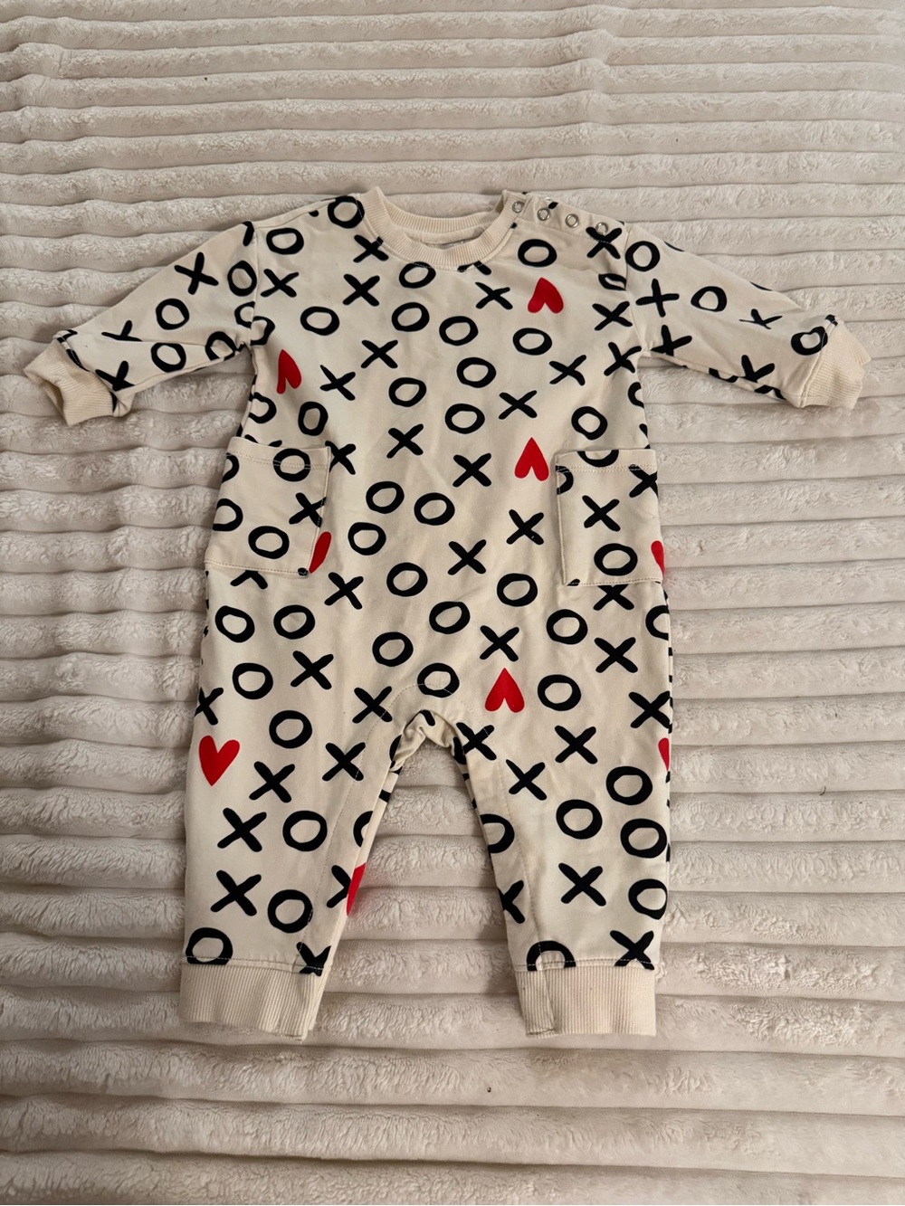 Hanna Andersson Cream One-Piece Bodysuit with Black XO and Red Hearts
